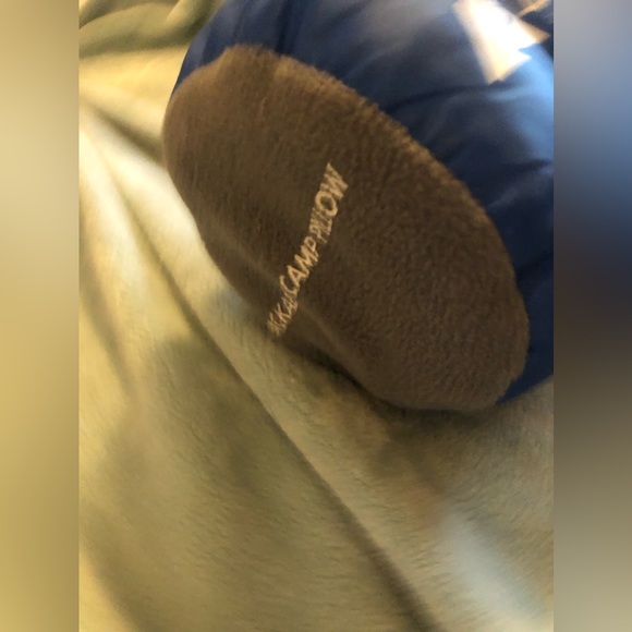 NWT camping pillow and carry bag - Picture 3 of 9